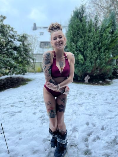 S*xy in the snow